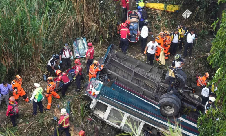 guatemalada yolcu otobusu kazasi