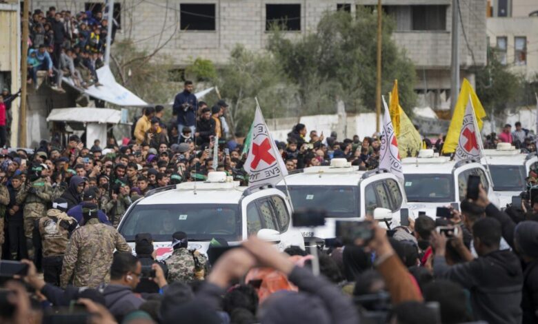 Hamas, dört İsrailli rehinenin cesetlerini İsrail’e teslim etti. Karşılığında İsrail, 600’den fazla Filistinli mahkumu serbest bıraktı.