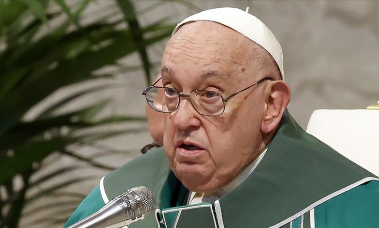 Vatikan, Papa Francis’in sağlık durumunun hafif bir iyileşme gösterdiğini açıkladı. Papa, çift taraflı zatürre teşhisiyle hastaneye kaldırılmıştı.