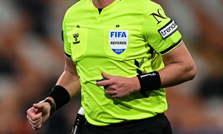 Derbiye yabancı hakem kararına Banu Avar'dan tepki 7 24 Şubat Pazartesi günü oynanacak olar Galatasaray-Fenerbahçe maçına yabancı bir hakemin atanacağı açıklandı.