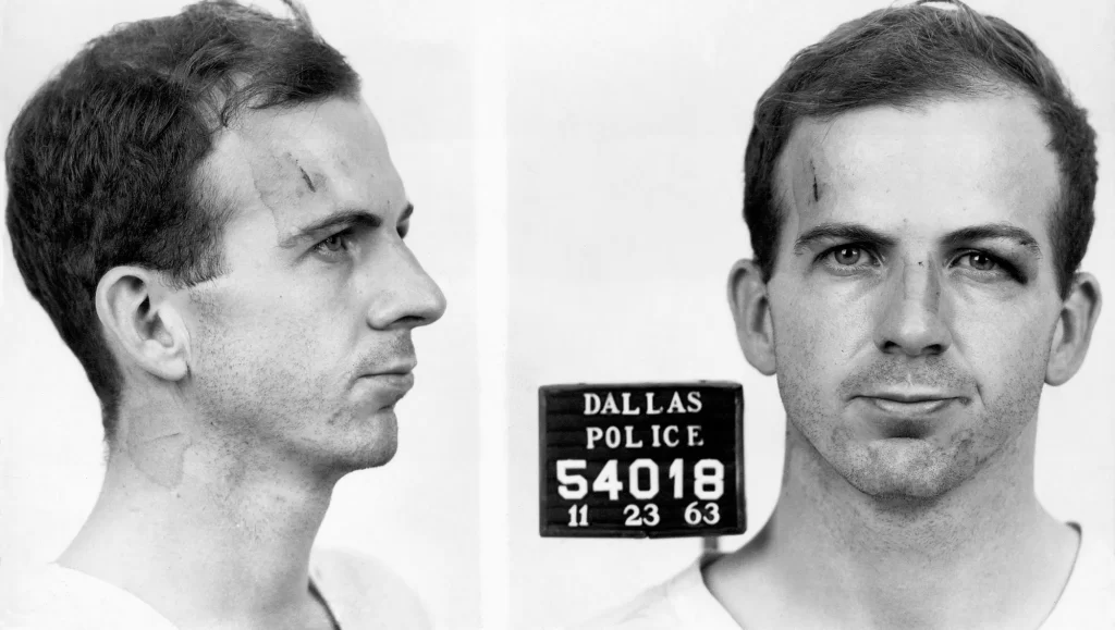 Amerikan Merkezi İstihbarat Teşkilatı (CIA) ise dün yaptığı açıklamada Oswald'la hiçbir zaman bağlantısının olmadığını ve onunla ilgili bilgileri hiçbir zaman Amerikalı müfettişlerden gizlemediğini açıkladı. 