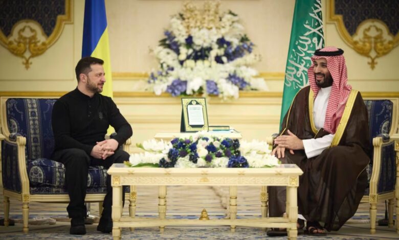 ABD ve Ukrayna, Trump döneminde yaşanan diplomatik krizin ardından ilk resmi görüşmesini Suudi Arabistan’ın Cidde kentinde gerçekleştiriyor.