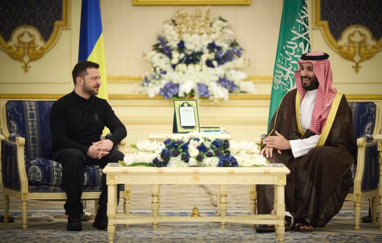 ABD ve Ukrayna, Trump döneminde yaşanan diplomatik krizin ardından ilk resmi görüşmesini Suudi Arabistan’ın Cidde kentinde gerçekleştiriyor.