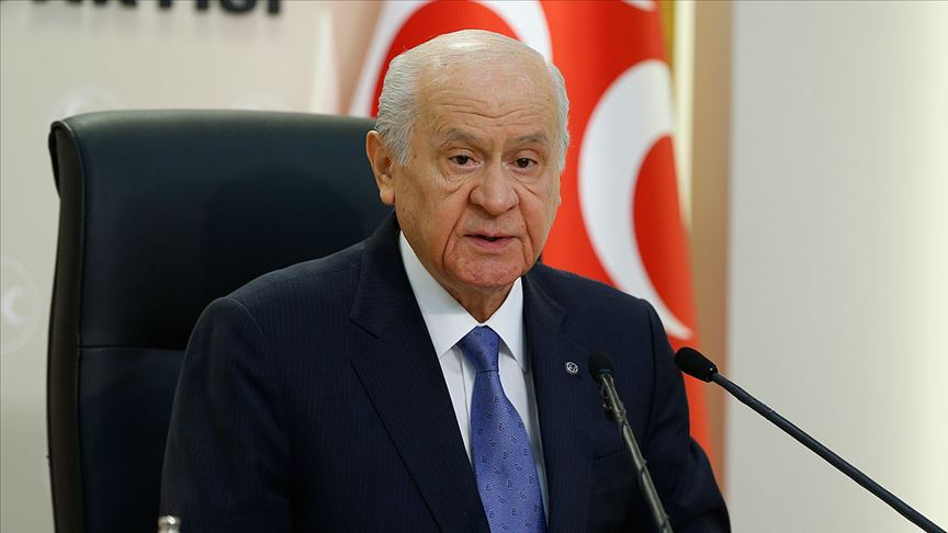 Devlet Bahçeli: PKK ve Bağlantılı Gruplar Şartsız Silah Bırakmalı 1 Devlet Bahçeli, "Terörsüz Türkiye" hedefi kapsamında, PKK ve bağlantılı tüm terör gruplarının derhal silah bırakması gerektiğini söyledi.