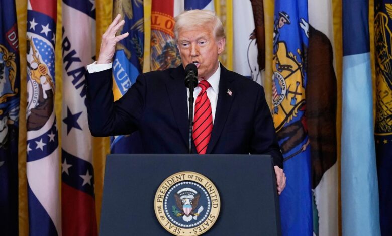 ABD Başkanı Donald Trump, Venezuela'dan petrol alan ülkelere %25 ek tarife uygulanacağını açıkladı.