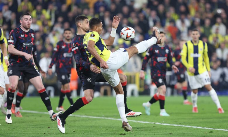 UEFA Avrupa Ligi son 16 turu ilk maçında Fenerbahçe, sahasında Rangers'a 3-1 mağlup oldu. Jose Mourinho, takımının performansını eleştirdi.