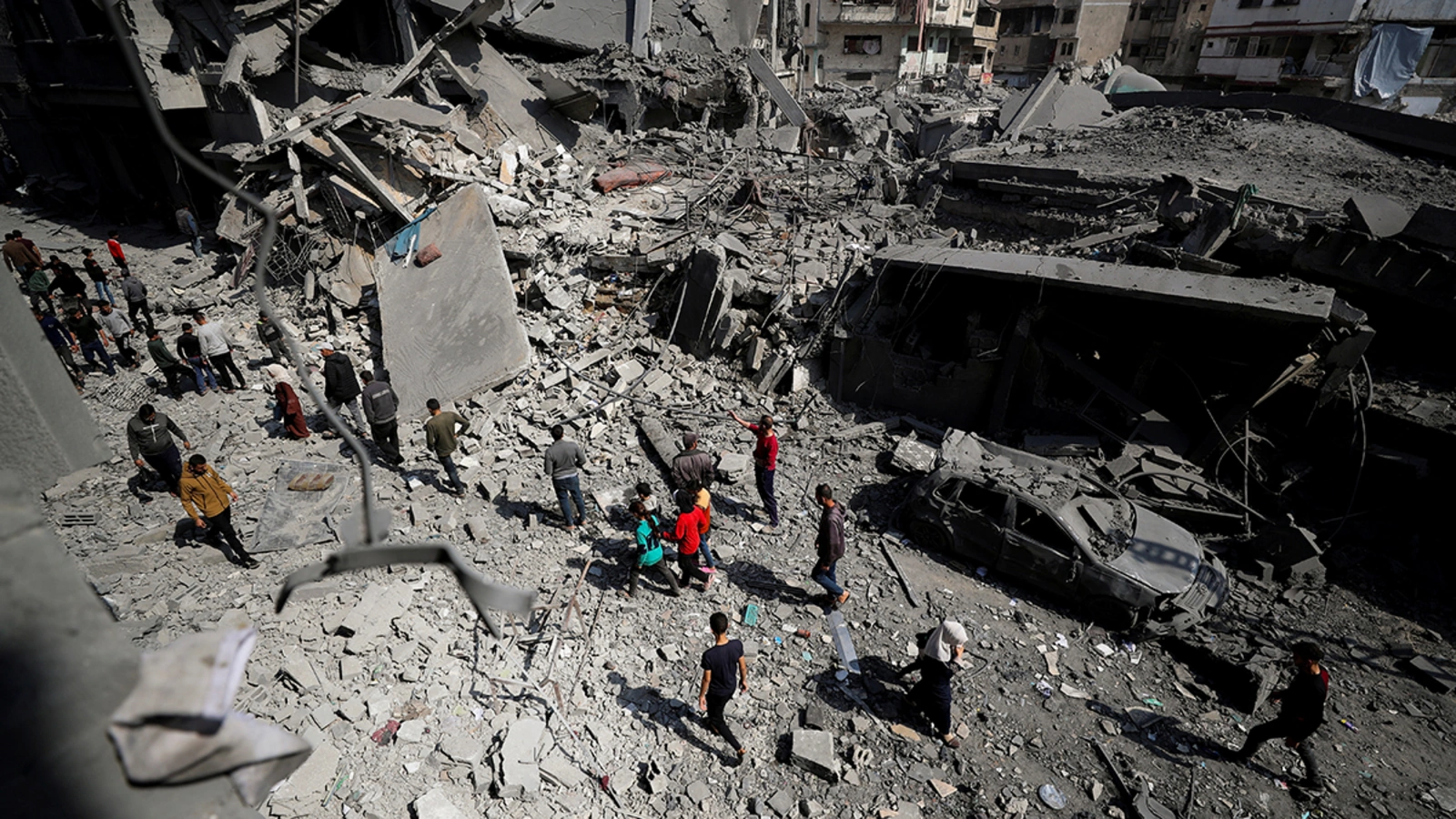 Gazze'de İsrail Saldırıları Yeniden Şiddetlendi: En Az 13 Ölü 1 İsrail'in Gazze'ye yönelik hava saldırıları devam ediyor. Son 24 saatte en az 13 Filistinli hayatını kaybetti.
