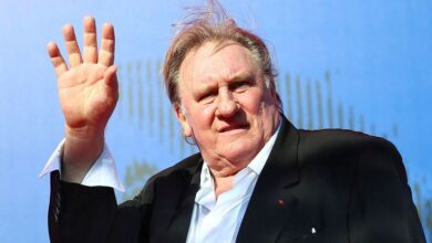 Gerard Depardieu, 2021 yılında bir film setinde iki kadına cinsel tacizde bulunduğu iddiasıyla Paris’te yargılanmaya başladı.