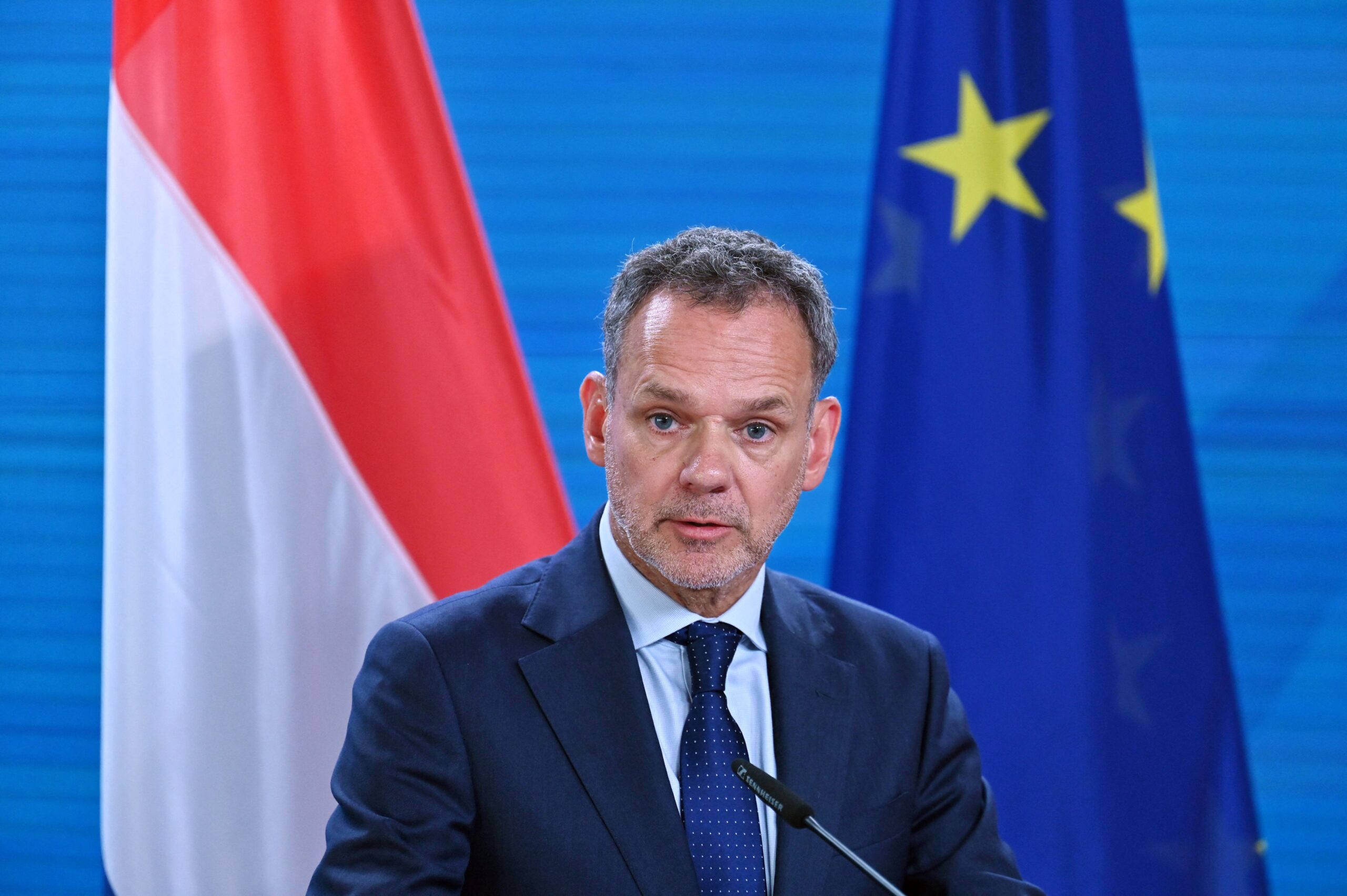 Hollanda'dan Ukrayna'ya 3,5 Milyar Avroluk Yeni Destek Paketi 1 Hollanda Dışişleri Bakanı Caspar Veldkamp, Ukrayna'ya 3,5 milyar avroluk yeni bir yardım paketi sağlayacağını duyurdu.
