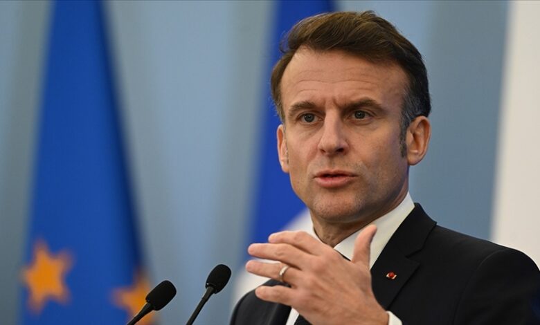 Fransa Cumhurbaşkanı Emmanuel Macron, Avrupa’nın Ukrayna’daki savaşın ötesine geçebilecek bir Rus tehdidiyle karşı karşıya olduğunu söyledi.