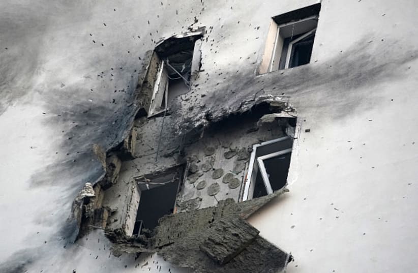 Moskova'ya İHA saldırısı: Uçuşlar ve tren seferleri askıya alındı 1 Ukrayna'nın Moskova'ya düzenlediği şimdiye kadarki en büyük insansız hava aracı (İHA) saldırısında en az bir kişi hayatını kaybetti.