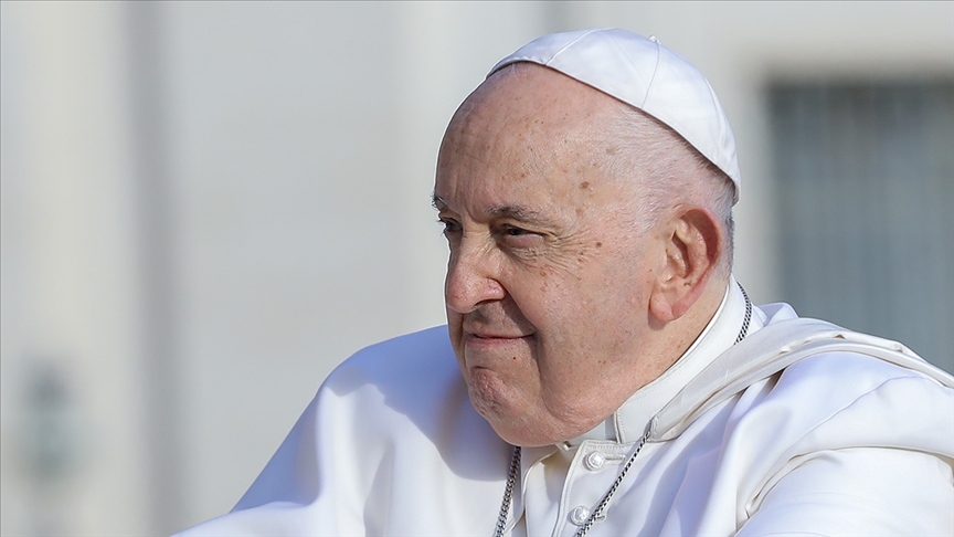 Papa Francis solunum krizi geçirdi 1 Zatürre tedavisi gören 88 yaşındaki Papa Francis, solunum krizi geçirerek hastanede müdahale edildi.