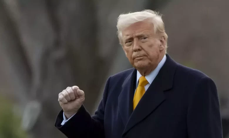 ABD Başkanı Donald Trump son haftalarda on binlerce federal çalışanın işten çıkarılmasına ilişkin açıklamalarda bulundu.