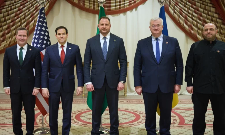 Üç yıldır devam eden savaşın seyrini değiştirebilecek gelişme… Ukrayna, ABD’nin sunduğu 30 günlük tam kapsamlı ateşkes teklifini kabul etti.