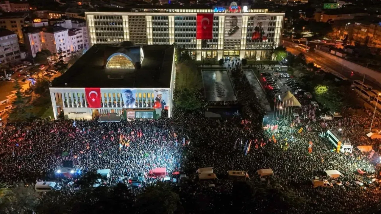 102 öğrenciye tahliye kararı 1 Ekrem İmamoğlu’nun tutuklanmasının ardından İstanbul’da düzenlenen protestolarda gözaltına alınıp tutuklanan 102 öğrenci serbest bırakıldı