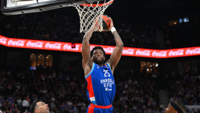Anadolu Efes, basketbol EuroLeague'de eski koçu Ergin Ataman'ın Panathinaikos'una sahasında 81-77 mağlup olarak seride 2-1 geriye düştü.