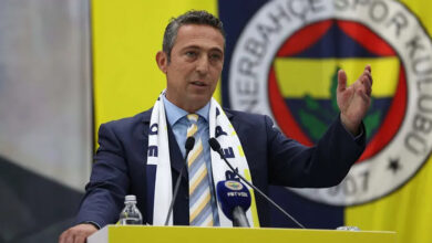 Fenerbahçe Başkanı Ali Koç, Yüksek Divan Kurulu Toplantısı'nda yaptığı açıklamada yönetim olarak görevlerinin başında olduklarını söyledi.