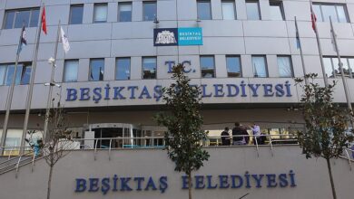 Beşiktaş Belediyesi'yle ilgili soruşturma genişletildi. Beşiktaş Belediye Başkan Yardımcısı Ali Rıza Yılmaz ile birlikte 12 kişi daha gözaltına alındı.