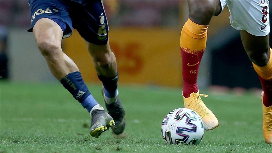 Kupada derbi zamanı: Fenerbahçe-Galatasaray 1 Ziraat Türkiye Kupası çeyrek finalinde Galatasaray, Fenerbahçe ile yarın Kadıköy’de kozlarını paylaşacak.