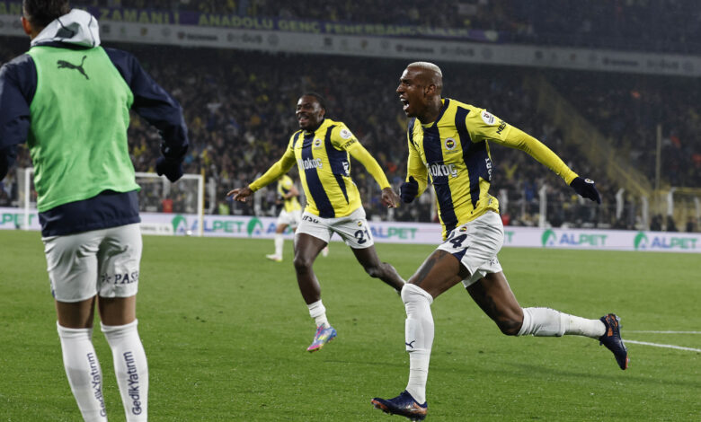 Süper Lig’in 30. haftasında Fenerbahçe, Trabzonspor’u 4-1’lik skorla geçerken, ikinci yarıda oyuna giren Talisca attığı üç golle maça damga vurdu.