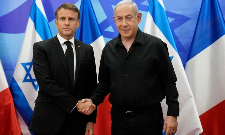 Netanyahu’nun, Emmanuel Macron’un “Filistin devletini tanıyacağız” açıklamasına gösterdiği sert tepki, Ramallah yönetiminin eleştirisini aldı.