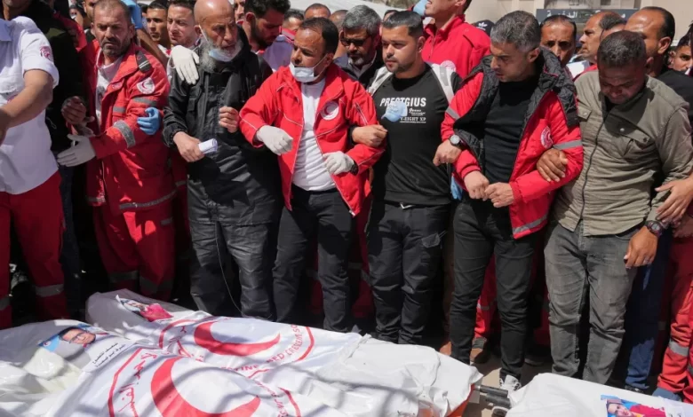 İsrail ordusu, Filistin Kızılay’ı çalışanları ve bir BM görevlisinin ölümüne yol açan saldırıyı “operasyonel hata” diyerek geçiştirdi.