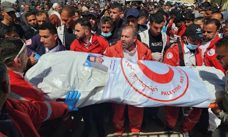 Rafah’ta 23 Mart’ta kaybolan 15 sağlık görevlisinin cesetleri günler sonra bir toplu mezarda bulundu.