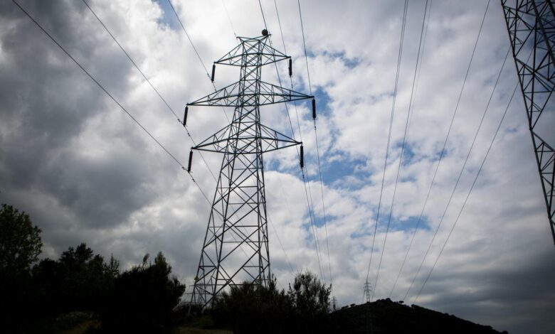 İspanya ve Portekiz genelinde yaşanan elektrik kesintisi nedeniyle milyonlarca kişi elektriksiz kaldı.