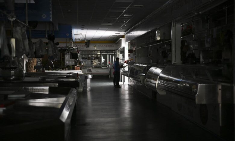 İspanya ve Portekiz’de yaşanan büyük elektrik kesintisi hayatı durma noktasına getirdi.