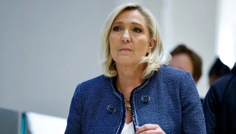 Fransa'da 2027 seçimlerine adaylığını duyuran Marine Le Pen, Avrupa Parlamentosu dönemine ilişkin yolsuzluk davasında suçlu bulundu.
