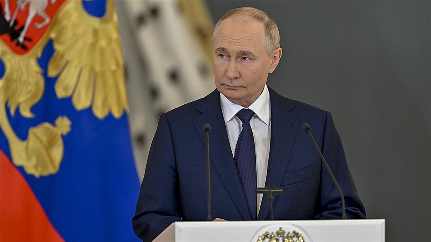 Putin'den üç günlük ateşkes ilanı 1 Rusya Devlet Başkanı Vladimir Putin, 8-11 Mayıs tarihlerinde Ukrayna'da geçici ateşkes ilan etti.