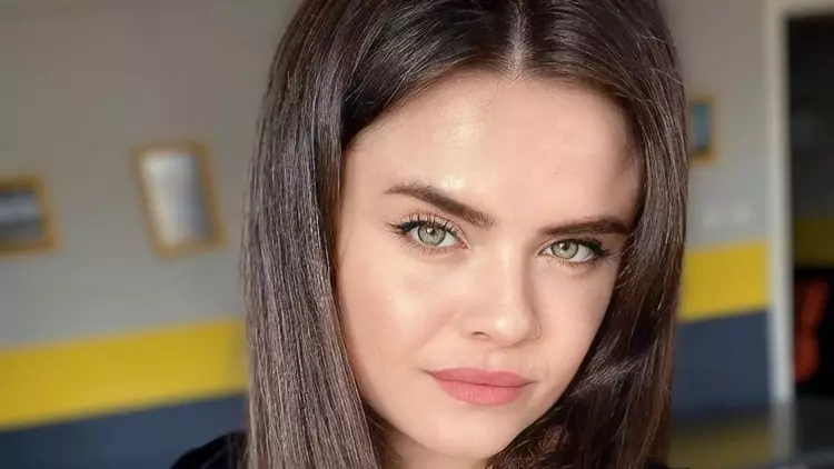 Oyuncu Sevil Akdağ arkadaşı Elif Kırav’ı öldürdü 1 Fatih’te yaşanan dehşet olayda, 32 yaşındaki oyuncu Sevil Akdağ tartıştığı arkadaşı Elif Kırav’ı bıçakladı.