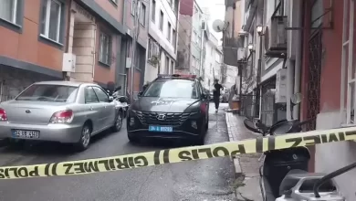 Şişli'de dehşet! Hamile kadın öldürüldü 2 İstanbul Şişli’de bir daireye giren maskeli saldırganlar, hamile bir kadın ve yanındaki erkeği silahla vurdu.