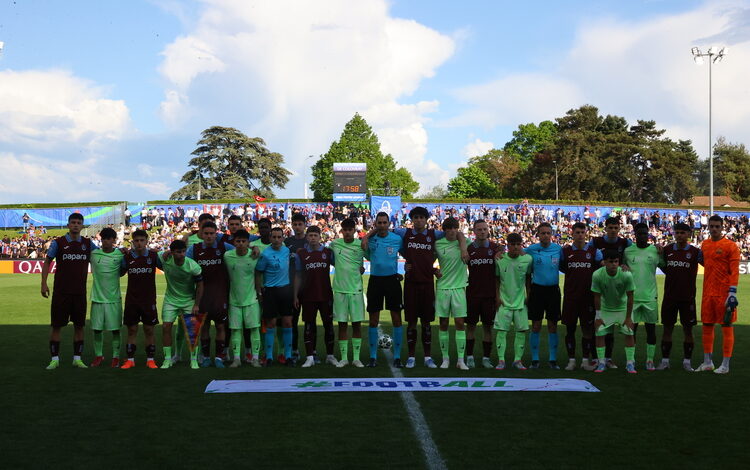 Trabzonspor 19 Yaş Altı Takımı, UEFA Gençlik Ligi finalinde Barcelona'ya 4-1 mağlup olarak Avrupa ikincisi oldu.