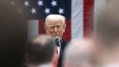 Trump’ın Çin’e yönelik gümrük tarifeleri Avrupa’yı zora sokabilir 15 Donald Trump’ın Çin mallarına uyguladığı yüksek gümrük vergileri, Avrupa’yı Çin ürünleriyle dolup taşma riskiyle karşı karşıya bırakabilir.