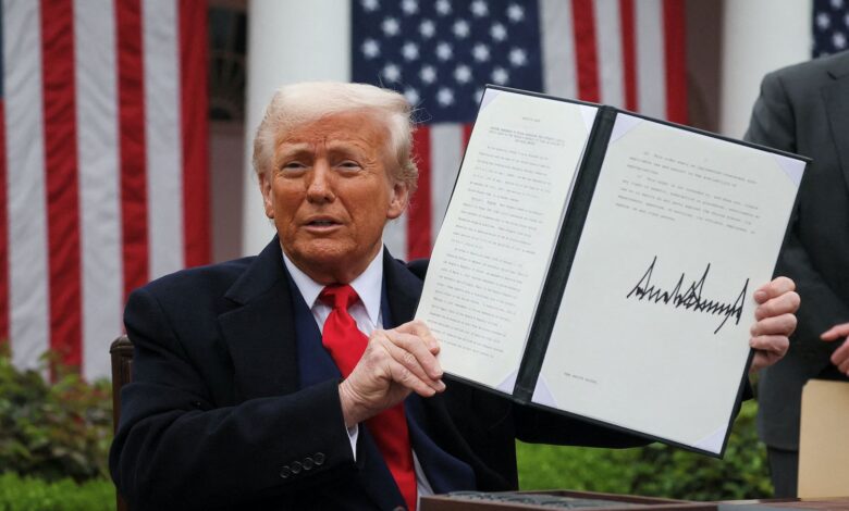 Donald Trump'ın resti, dünya genelinde panik havası estiriyor. Çin misliyle karşılık verirken müttefik ülkeler tavizle yaklaşmaya çalışıyor.