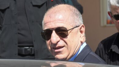 Cumhurbaşkanına hakaret suçlamasıyla yargılanan Zafer Partisi lideri Ümit Özdağ’ın duruşması 10 Eylül’e ertelendi.