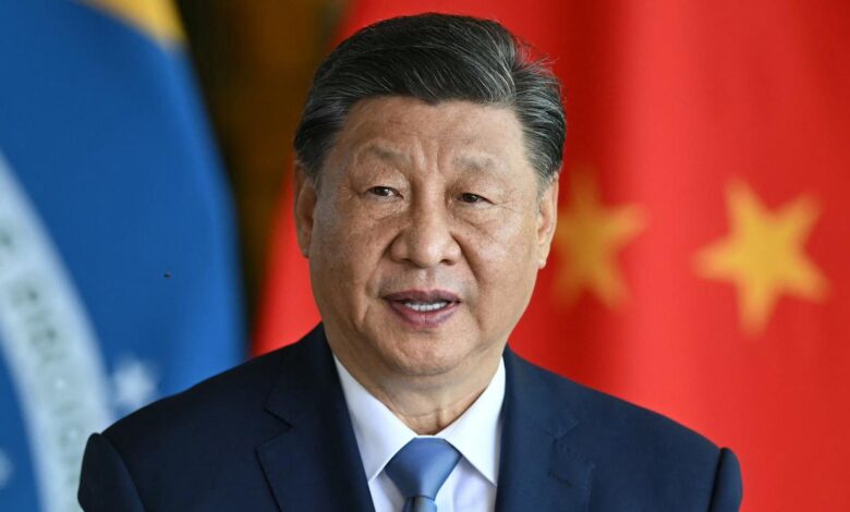 Çin Devlet Başkanı Xi Jinping, Vietnam’dan başlattığı Güneydoğu Asya turunda ticaret savaşlarına karşı uyarıda bulundu.