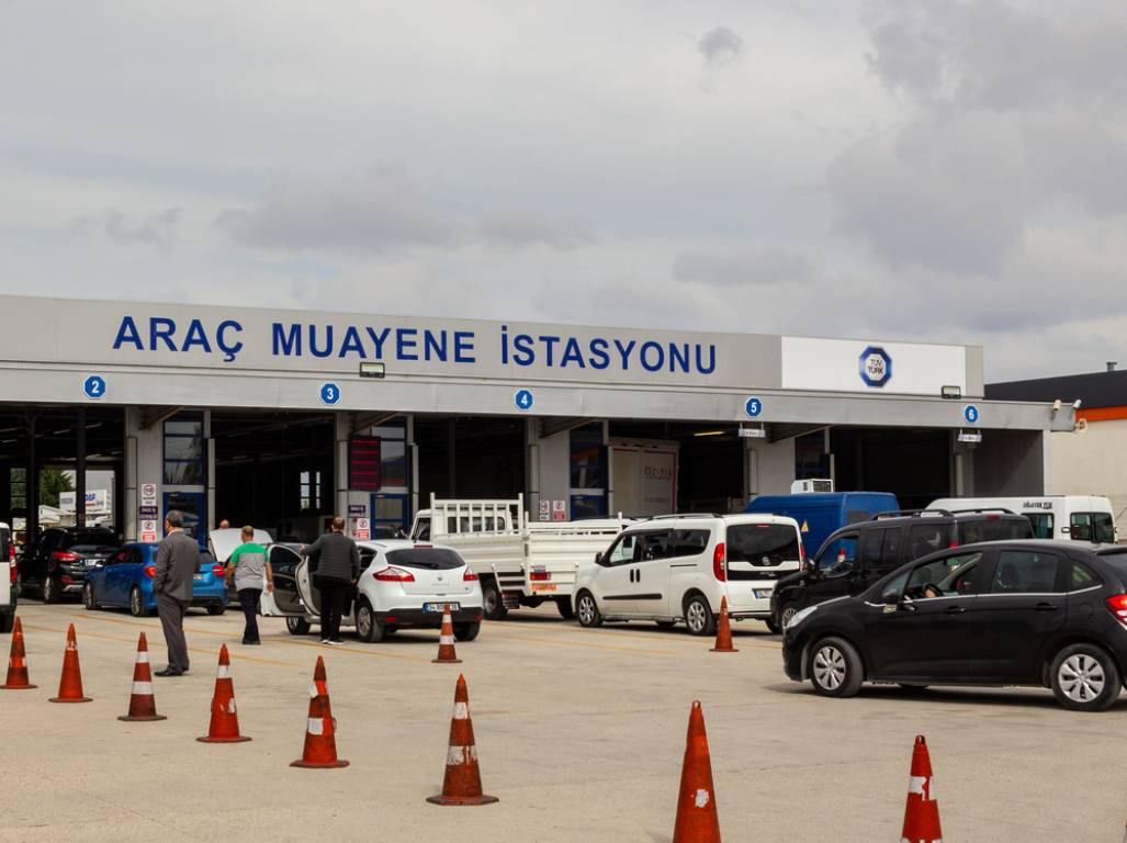 Araç muayene istasyonları 20 yıllığına devredildi 1 Araç muayene istasyonlarının yapım, bakım ve işletme hizmetleri 20 yıllığına özel sektöre devredildi.