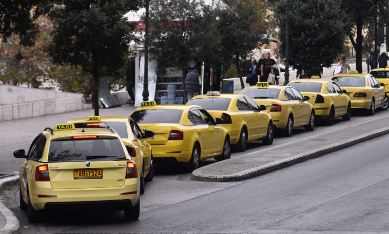 Yunanistan’ın başkenti Atina’da taksiciler, korsan taşımacılığa ve sektördeki sorunlara karşı 48 saatlik greve başladı.