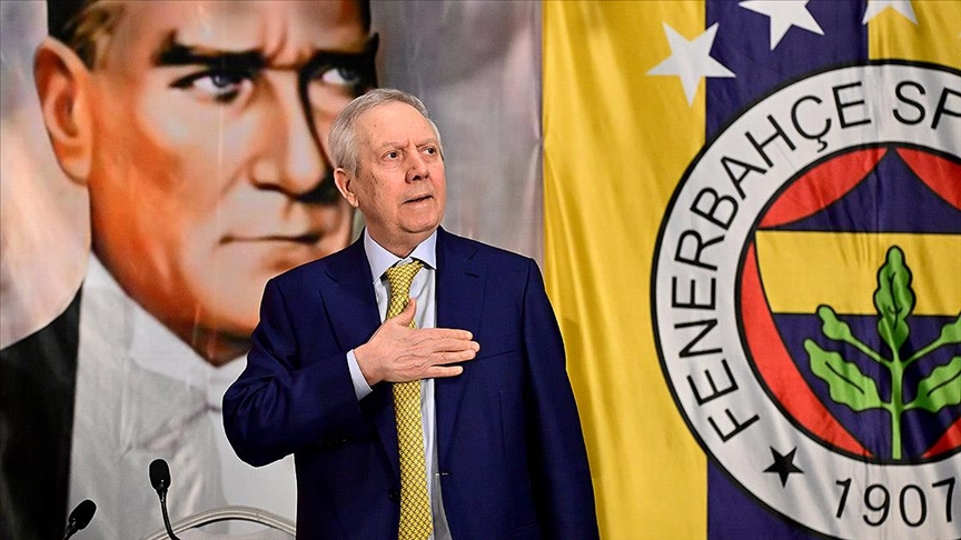 Ve Aziz Yıldırım'dan beklenen açıklama geldi 1 Fenerbahçe eski Başkanı Aziz Yıldırım, kulüpteki seçim tartışmaları üzerine dikkat çeken bir açıklama yaptı.