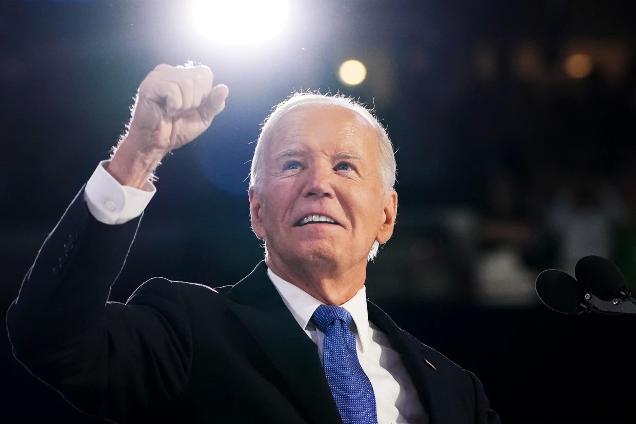 Biden’dan Trump yönetimine Ukrayna çıkışı 1 Eski ABD Başkanı Joe Biden, Trump yönetiminin Ukrayna’ya toprak tavizi baskısını “modern zamanların teslimiyet politikası” olarak tanımladı.