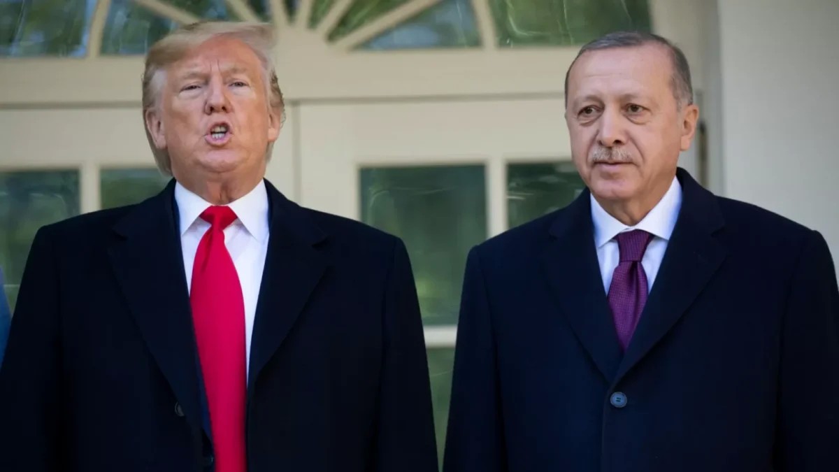 Dört lider çevrim içi zirvede buluştu! Erdoğan’dan tarihi mesaj 1 Recep Tayyip Erdoğan, ABD Başkanı Trump, Suudi Veliaht Prensi Selman ve Suriye Cumhurbaşkanı Şara ile çevrim içi toplantıda bir araya geldi.