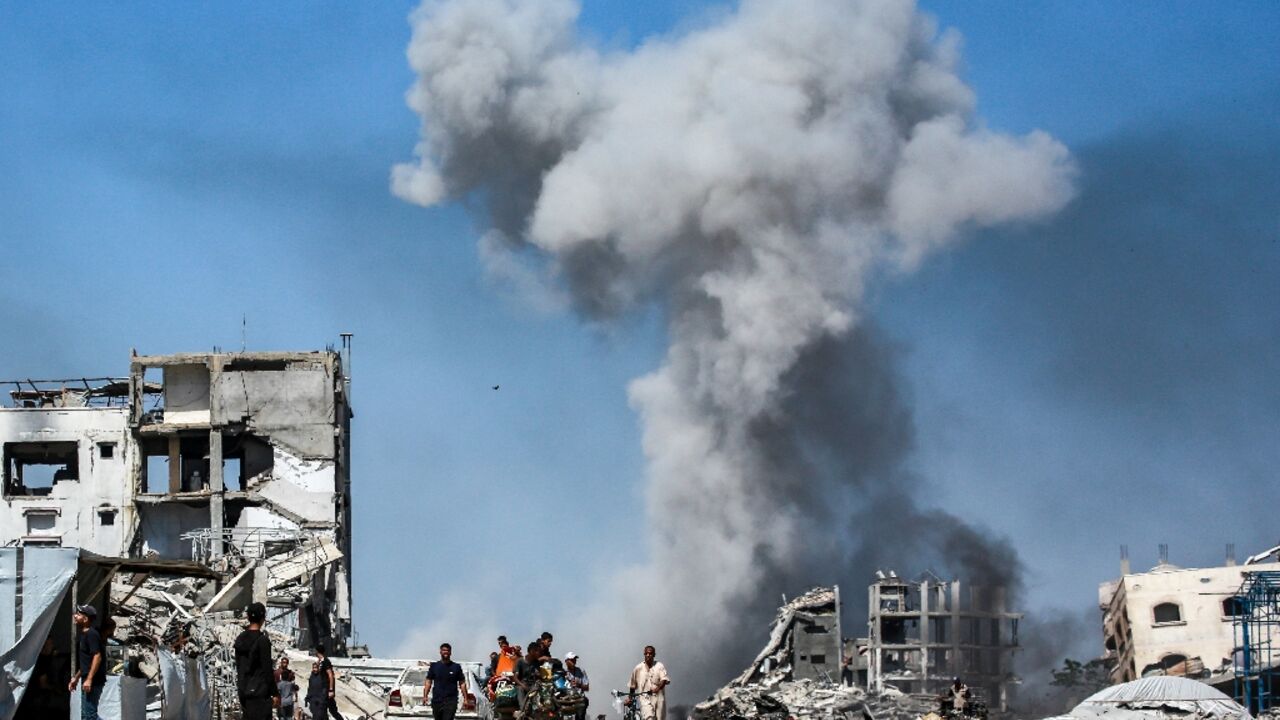 Gazze'de okula düzenlenen saldırıda en az 25 kişi hayatını kaybetti 1 İsrail’in Gazze’de bir okulu hedef alan hava saldırısında en az 25 kişi, çoğunluğu kadın ve çocuk, hayatını kaybetti.