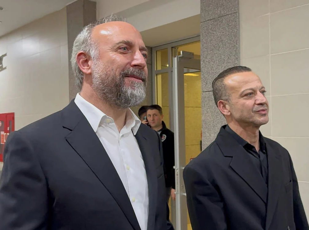 Halit Ergenç ve Rıza Kocaoğlu’na ceza! 1 Yalan beyan suçlamasıyla yargılandıkları davada oyuncular Halit Ergenç’e 1 yıl 10 ay 15 gün, Rıza Kocaoğlu'na ise 1 yıl 8 ay hapis cezasına verildi