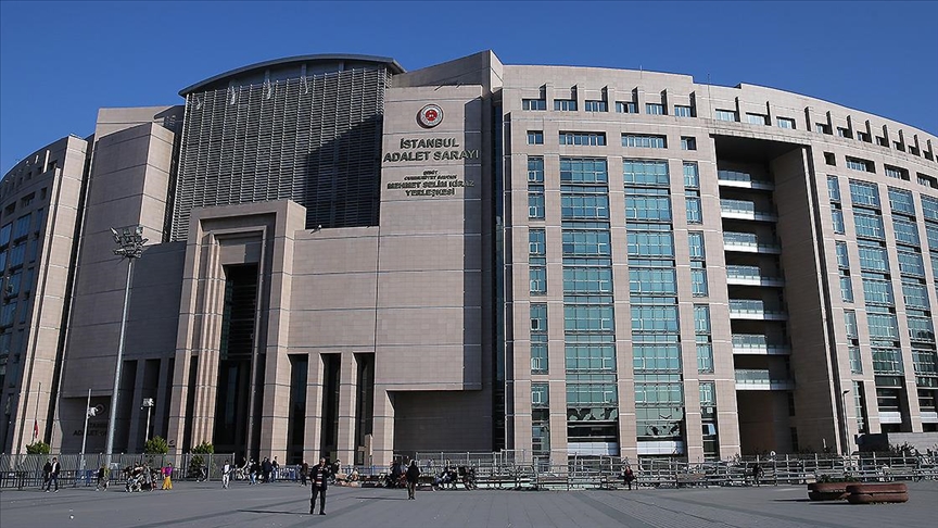 İBB’ye yolsuzluk soruşturmasında 4. dalga 1 İBB'ye yönelik yolsuzluk soruşturmasının dördüncü dalga operasyonunda gözaltına alınan 45 şüpheli adliyeye sevk edildi.