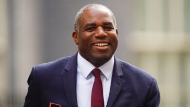 İngiltere Dışişleri Bakanı David Lammy, Gazze’deki saldırılar nedeniyle İsrail ile yürütülen müzakerelerinin durdurulduğunu duyurdu.
