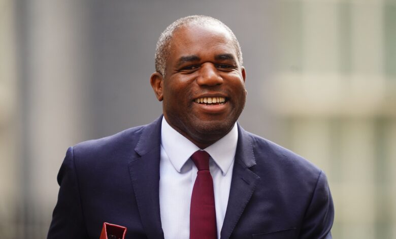 İngiltere Dışişleri Bakanı David Lammy, Gazze’deki saldırılar nedeniyle İsrail ile yürütülen müzakerelerinin durdurulduğunu duyurdu.
