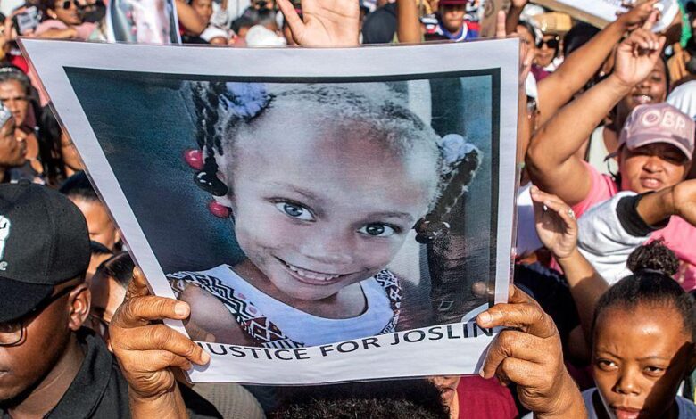 Güney Afrika’da kaybolan altı yaşındaki Joshlin Smith’in annesi Racquel “Kelly” Smith ile iki suç ortağı, ömür boyu hapis cezasına çarptırıldı.
