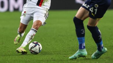 Şampiyonluk mücadelesi veren Fenerbahçe ile üçüncülük hedefi taşıyan Beşiktaş, 34. hafta maçında kozlarını paylaşacak.